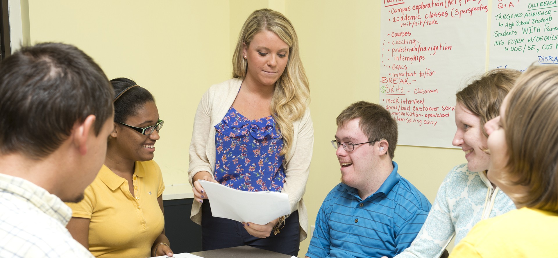 Student Lauren Hennessey, CEHD, volunteers with the CLSC to help mentor young adults with disabilities at the CDS.