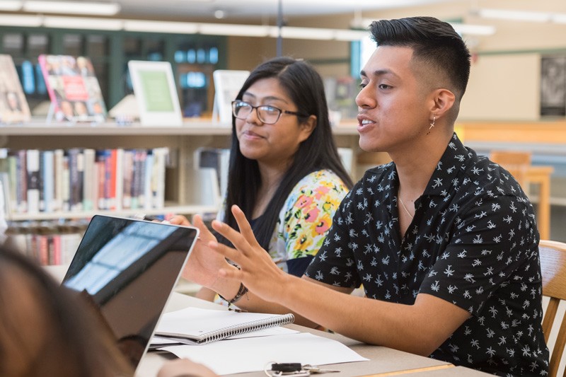 Iris Perez-Mazariegos (left) and Johnny Perez-Gonzalez are both Blue Hen Community Engagement Fellows who are gathering stories this summer from members of the Latinx community in Sussex County.